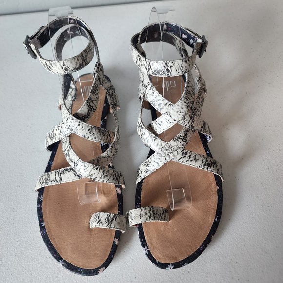 Cabi Sandals "NEW" - Picture 4 of 15
